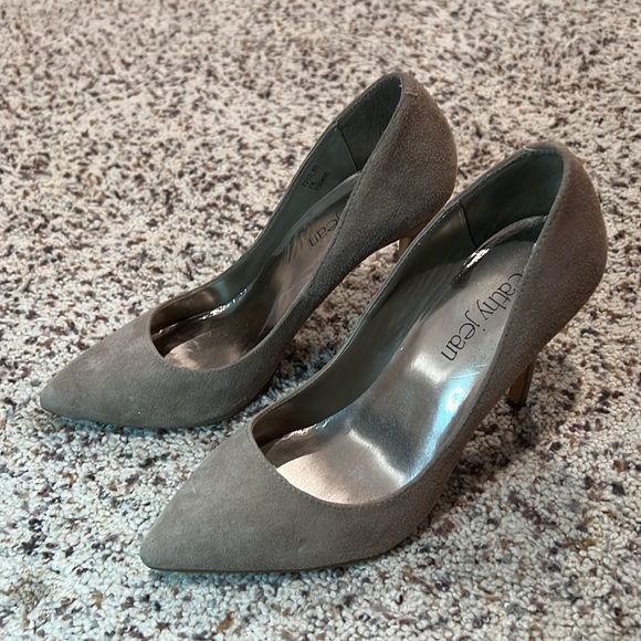 Cathy Jean Pointed Toe Pump Suede Tan - Picture 3 of 5